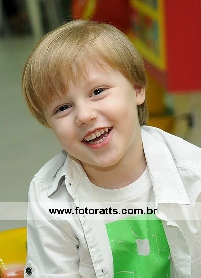 Aniversário 04 Anos Heitor dia19/10/2012 n o Buffet Mundo Mágico,